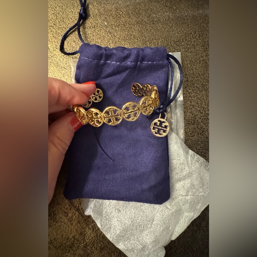 NWOT Tory Burch - Double T logos Gold Cuff Bracelet